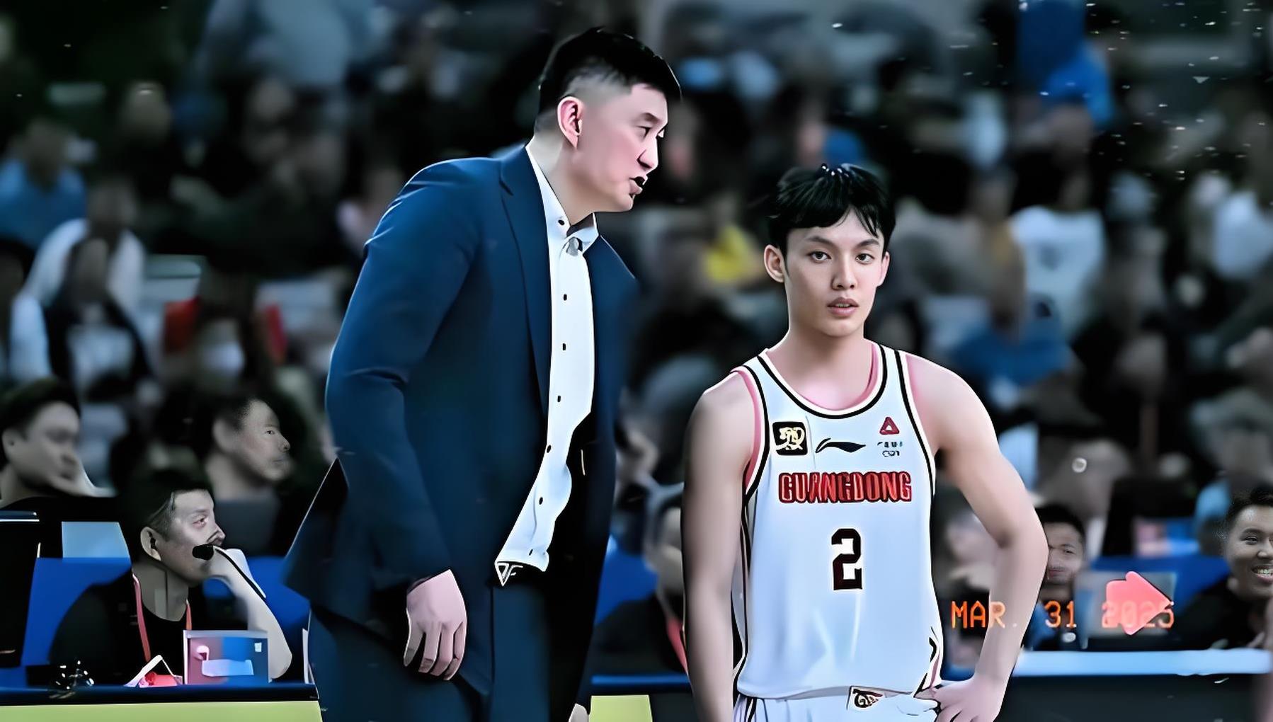 广东队攻防兼备，主帅指导队员提高训练效果