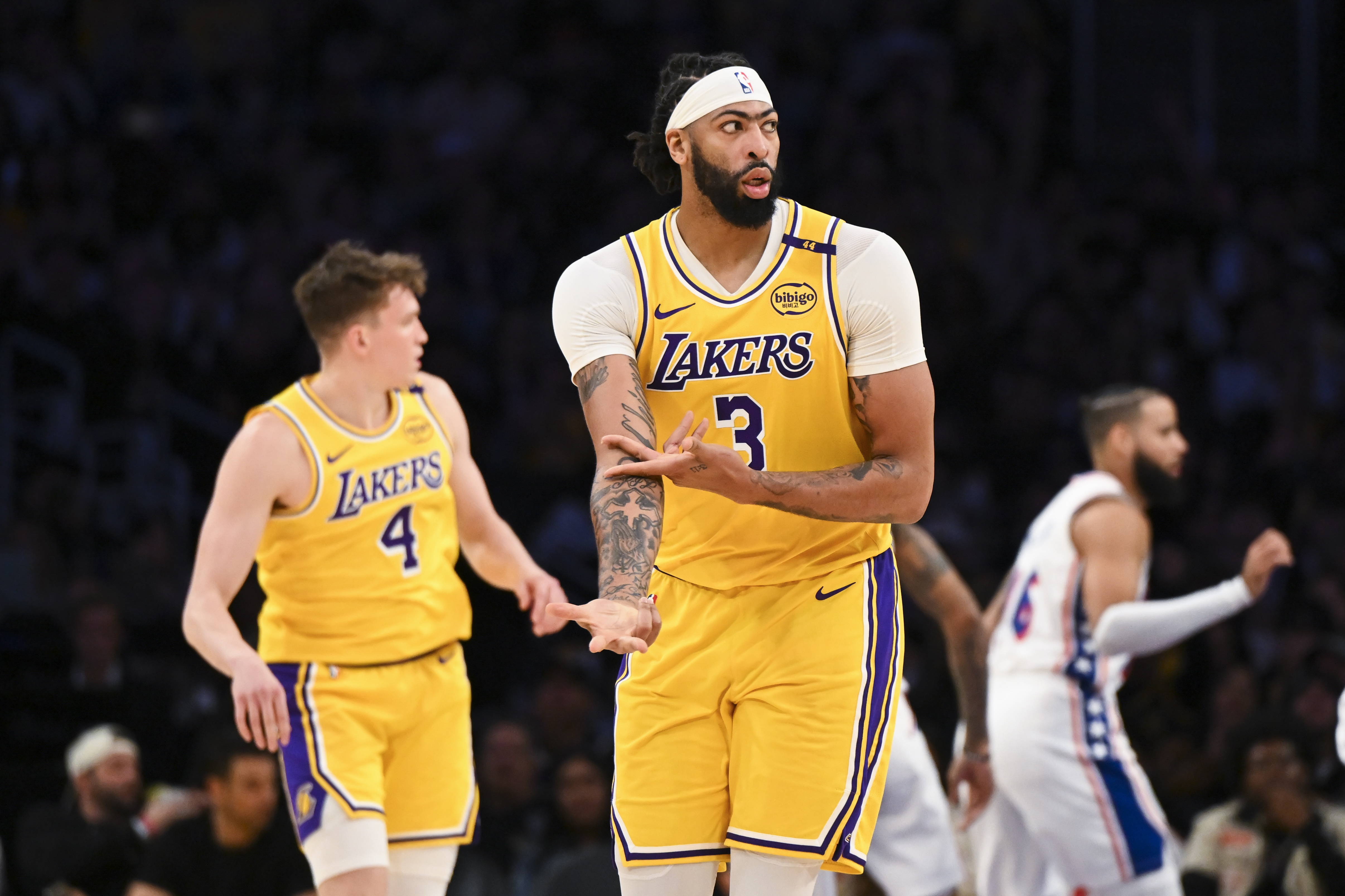 浓眉哥重返赛场,带领鹈鹕获胜 浓眉哥重返赛场,带领鹈鹕获胜