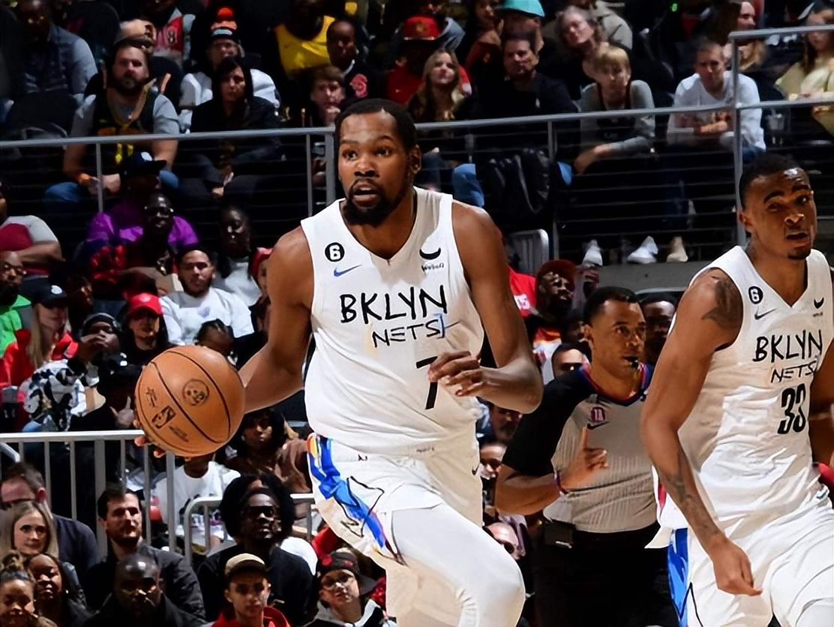 篮网主场完胜老鹰,杜兰特砍37分 篮网主场完胜老鹰,杜兰特砍37分