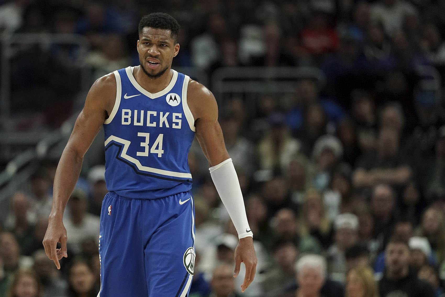 雄鹿大胜活塞,字母哥37+全力以赴带队走向胜利 雄鹿大胜活塞,字母哥37+全力以赴带队走向胜利