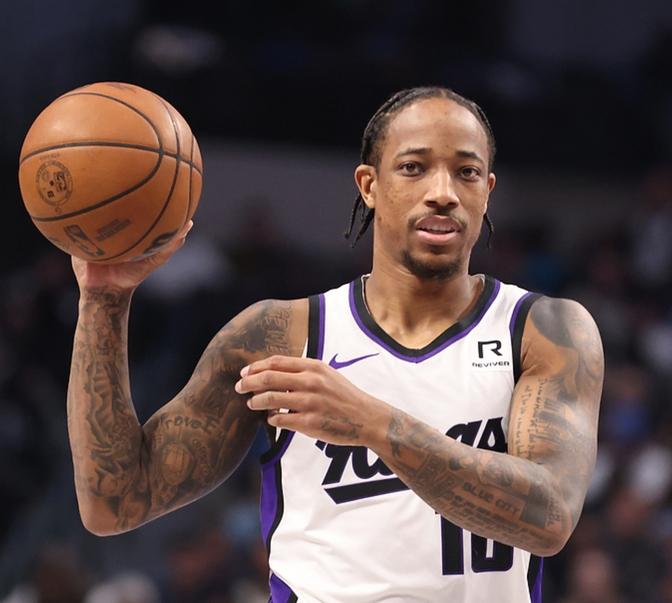 关于公牛惊险逆转马刺，拉文生涯新高，德罗赞不甘示弱的信息