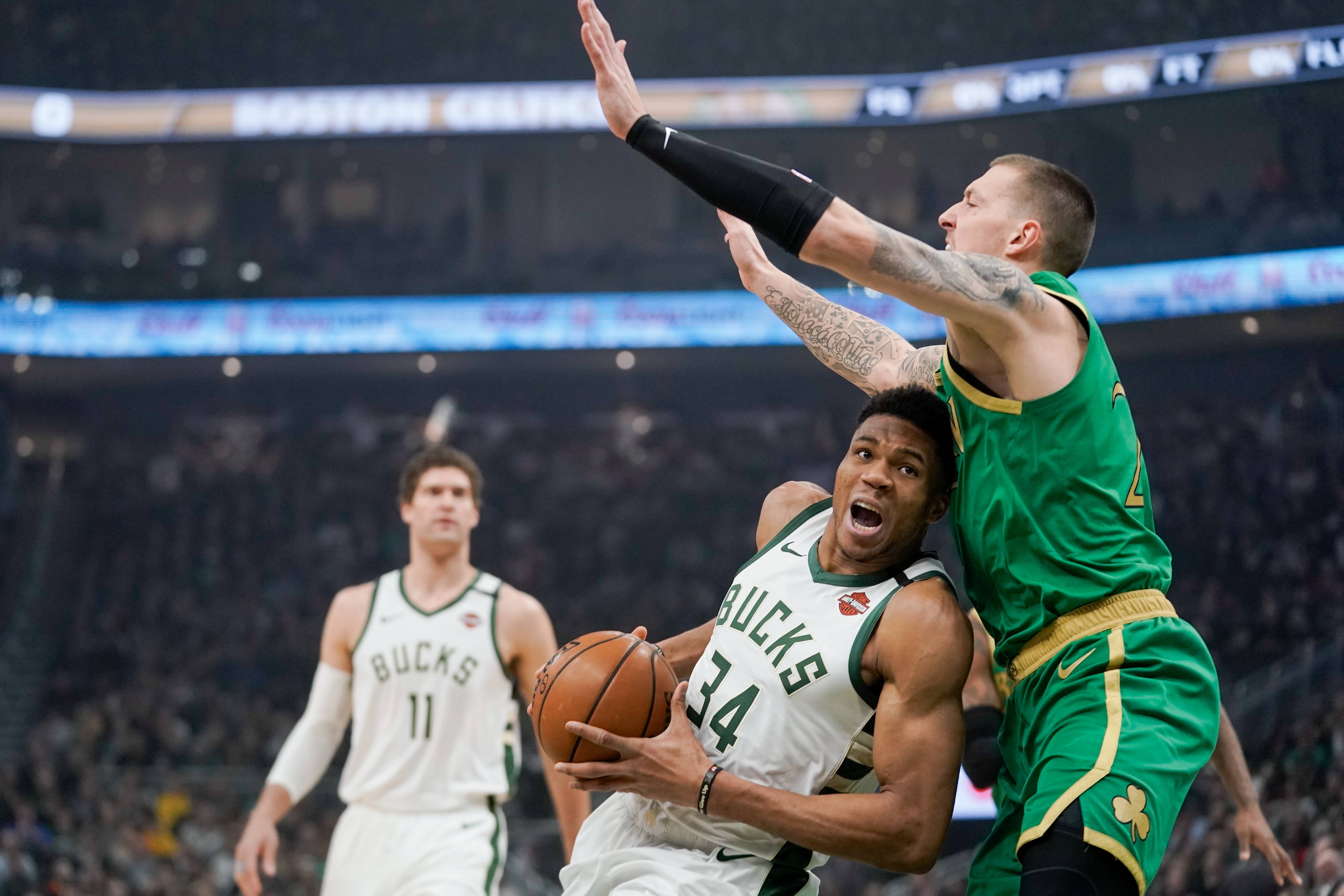 雄鹿客场战胜活塞，字母哥状态火爆的简单介绍